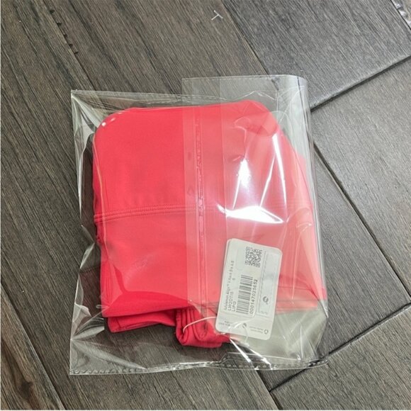 Lululemon NWT Align V-Neck Bra *Light Support, A/B Cup Lip Gloss - Picture 10 of 10